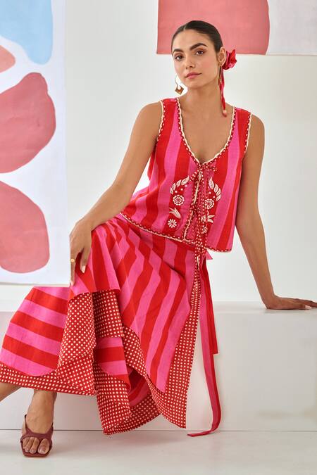 Buy_Moontara_Red Cotton Embroidery Round Neck Layered Skirt And Top Set 