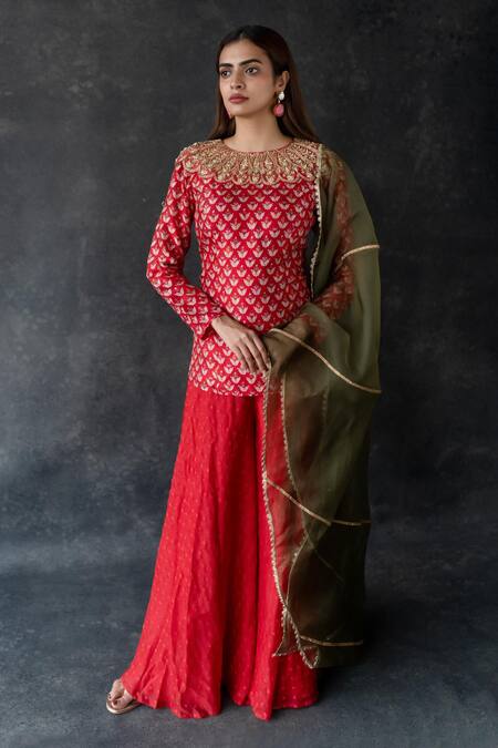 Buy_Shachi Sood_Red Chanderi, Silk, Organza Embroidery Round Neck Gulaab Hand Kurta Set _Online_at_Aza_Fashions