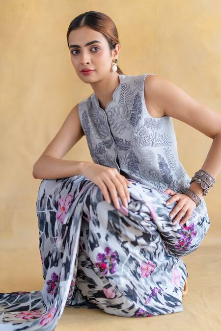 Buy_Shachi Sood_Gray Silk Embroidery Round Neck Fern Noor Coord Set 