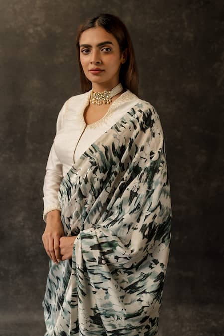 Shachi Sood_White Silk Beads Round Neck Designer Sanjh Sutra Saree Set _Online_at_Aza_Fashions