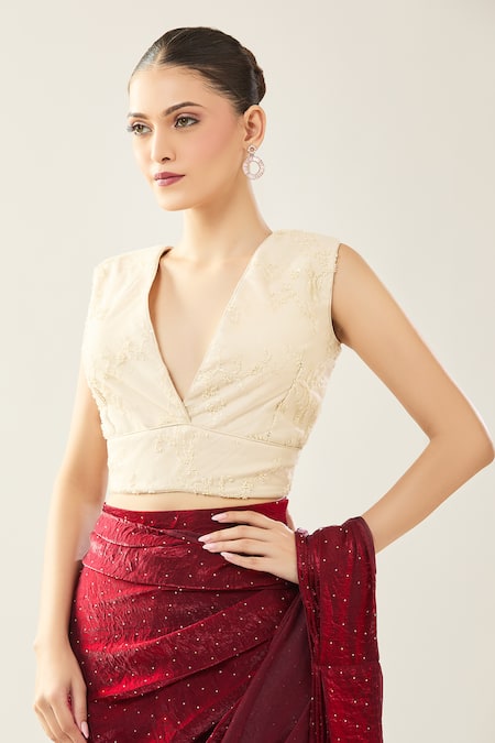 Samyukta Singhania_Maroon Net Embroidery V-neck Pre-draped Saree Set _at_Aza_Fashions