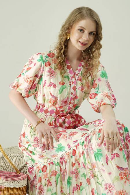 Surabhi Arya_Ivory Muslin V-neck Floral Print Dress _at_Aza_Fashions