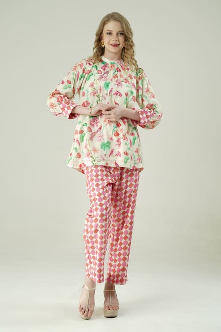 Surabhi Arya Ivory Muslin Round Neck Floral Top And Pant Set 
