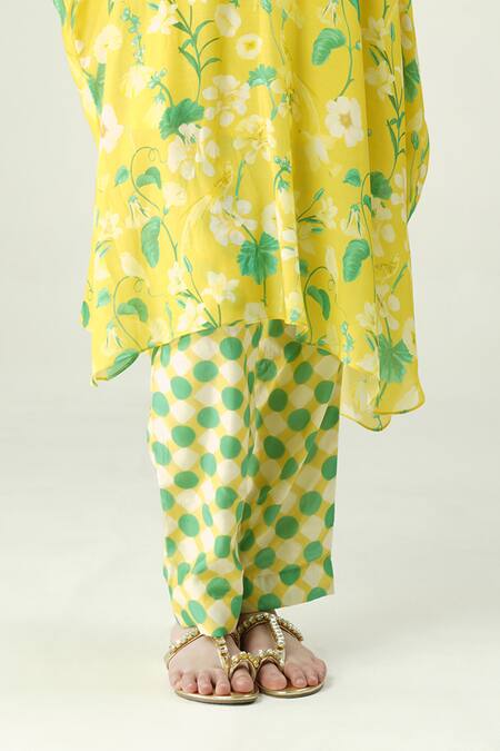 Surabhi Arya_Yellow Muslin Embroidery V-neck Floral Print Kaftan And Pant Set _at_Aza_Fashions