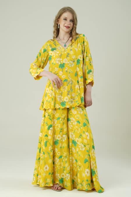 Buy_Surabhi Arya_Yellow Crepe Embroidery V-neck Floral Hand Kurta Set 