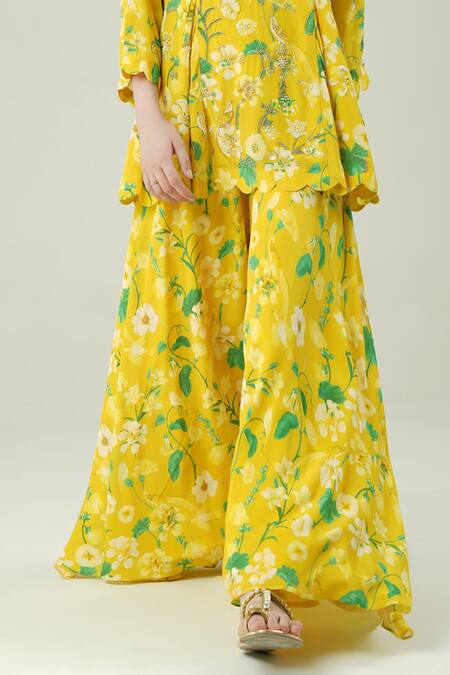 Shop_Surabhi Arya_Yellow Crepe Embroidery V-neck Floral Hand Kurta Set 