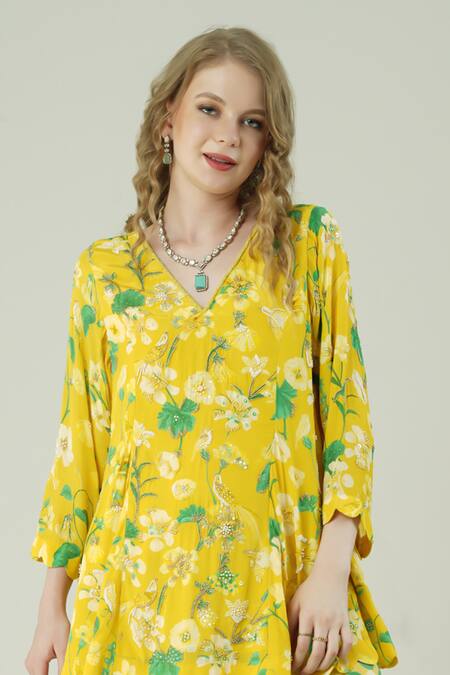 Surabhi Arya_Yellow Crepe Embroidery V-neck Floral Hand Kurta And Sharara Set _at_Aza_Fashions