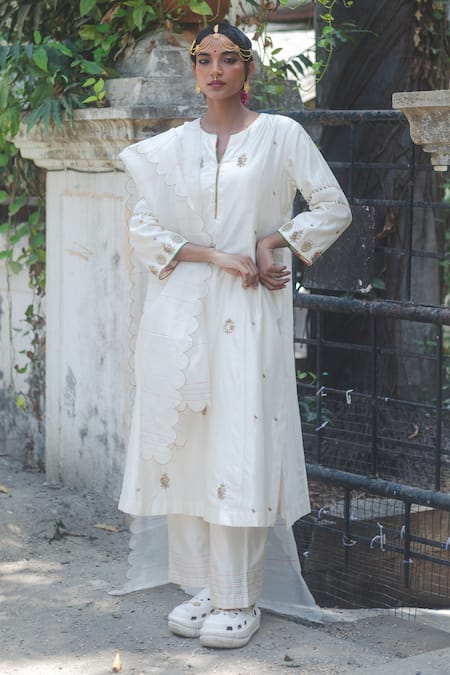 Label Earthen Ivory Chanderi Silk, Organza Embroidery Split V-neck Malai Gully Kurta Set 