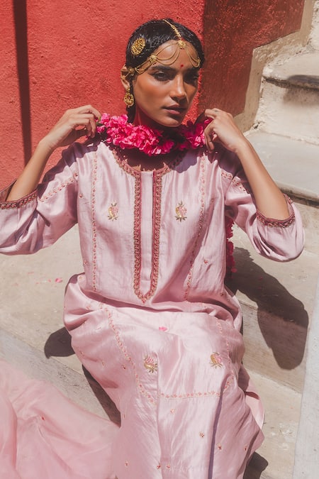 Buy_Label Earthen_Blush Chinon, Organza Embroidery Round Neck Gulab Gully Kurta Set _Online_at_Aza_Fashions