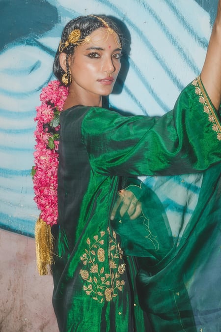 Shop_Label Earthen_Emerald Green Silk, Organza Embroidery V-neck Jhilmil Juhu Kurta Set _Online_at_Aza_Fashions