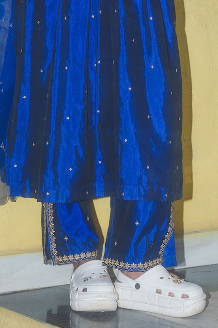 Shop_Label Earthen_Blue Silk, Organza Embroidery V-neck Electric Raat Ki Raani Kurta Set _Online_at_Aza_Fashions