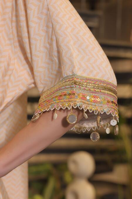 Buy_Ankur J_Peach Embroidery Round Neck Kaftan And Pant Set 