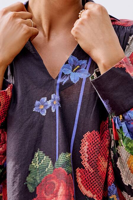 Buy_House Of Fett_Black Cotton Embroidery V-neck Floral Print Co-ord Set _Online_at_Aza_Fashions