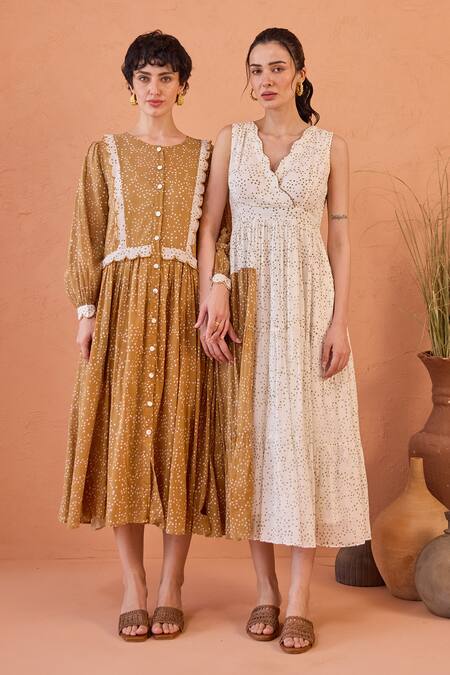 Buy Taro White Cotton V-neck Coconut Dust Confetti Dot Dress Online at Aza Fashions Buy_Taro_White Cotton V-neck Coconut Dust Confetti Dot Dress _Online_at_Aza_Fashions