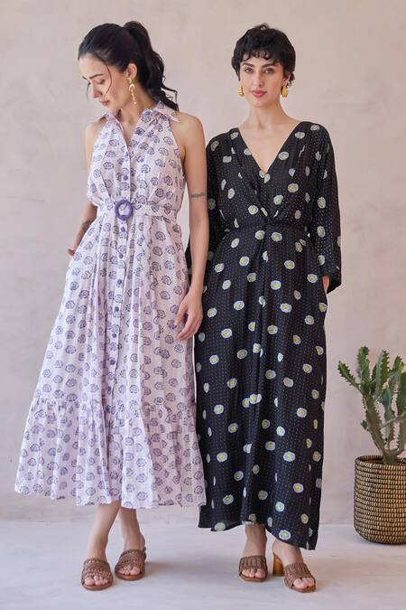 Buy_Taro_Black Chanderi Silk V-neck Daisy Drift Hand-block Print Kaftan Dress _Online_at_Aza_Fashions