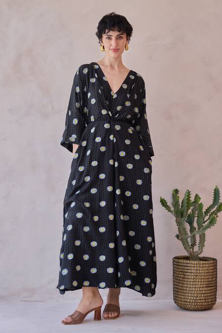 Buy_Taro_Black Chanderi Silk V-neck Daisy Drift Hand-block Print Kaftan Dress 
