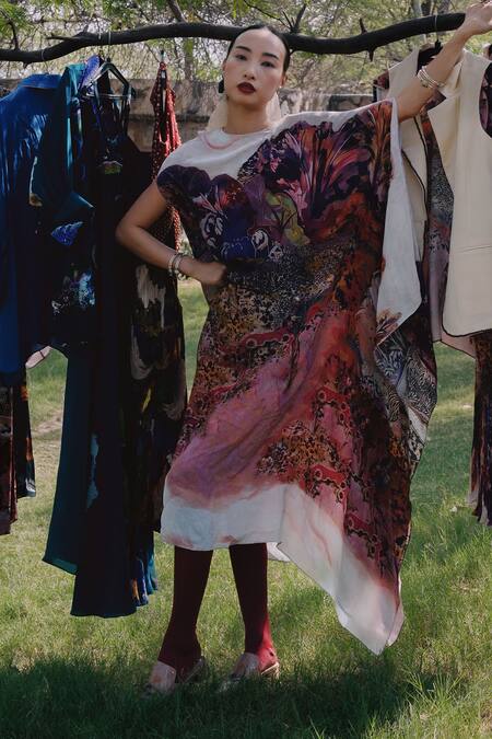 Buy Amka Pink Silk Round Neck Designer Tareli Kaftan In Rose Buy_Amka_Pink Silk Round Neck Designer Tareli Kaftan In Rose