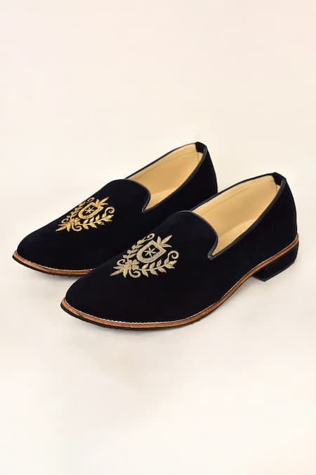 Arihant Rai Sinha_Black Embroidered Mojaris _Online_at_Aza_Fashions