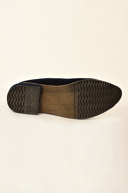 Arihant Rai Sinha_Black Embroidered Mojaris _at_Aza_Fashions