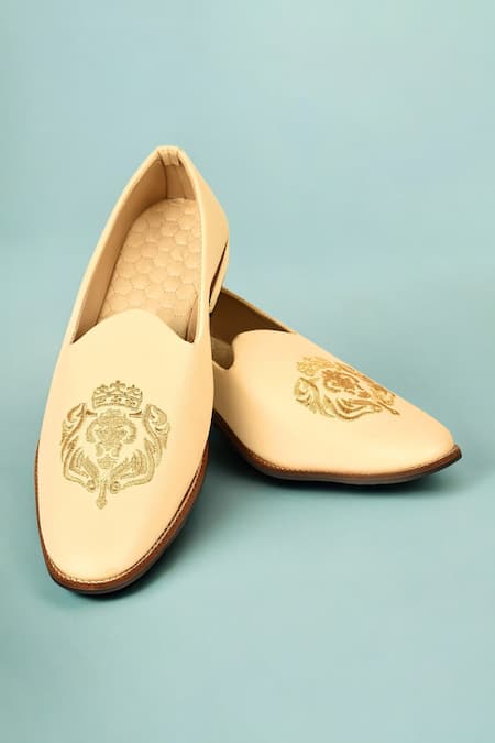 Arihant Rai Sinha Beige Embroidered Mojaris 