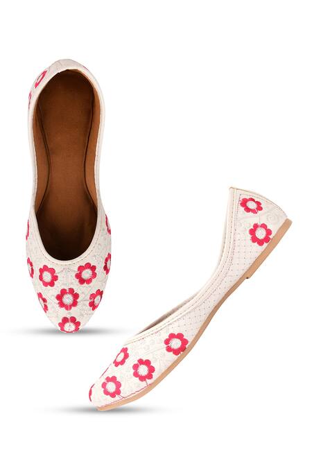 Nazaakat By Samara Singh Multi Color Floral Embroidered Juttis Online at Aza Fashions Nazaakat By Samara Singh_Multi Color Floral Embroidered Juttis _Online_at_Aza_Fashions