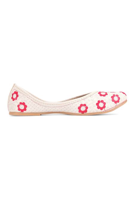 Shop Nazaakat By Samara Singh Multi Color Floral Embroidered Juttis Online at Aza Fashions Shop_Nazaakat By Samara Singh_Multi Color Floral Embroidered Juttis _Online_at_Aza_Fashions
