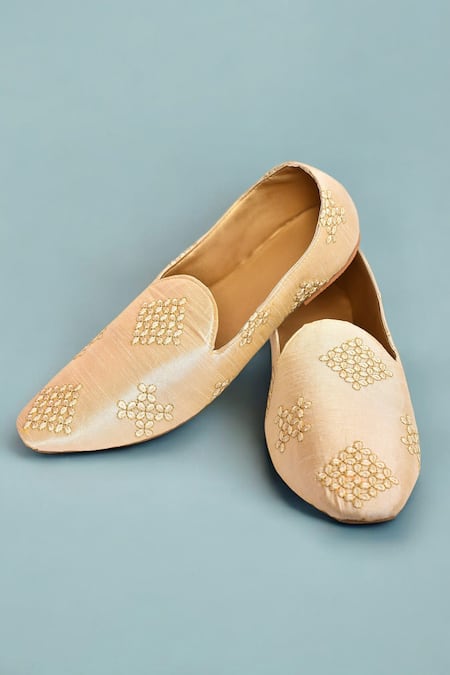 Arihant Rai Sinha Almond Toe Embroidered Juttis 