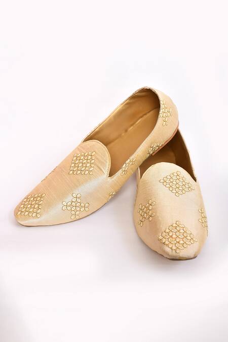 Buy_Arihant Rai Sinha_Beige Embroidery Almond Toe Juttis _Online_at_Aza_Fashions