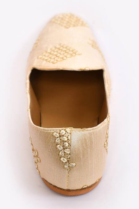 Shop_Arihant Rai Sinha_Beige Embroidery Almond Toe Juttis 