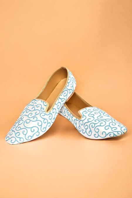 Arihant Rai Sinha Dori Embroidered Juttis 