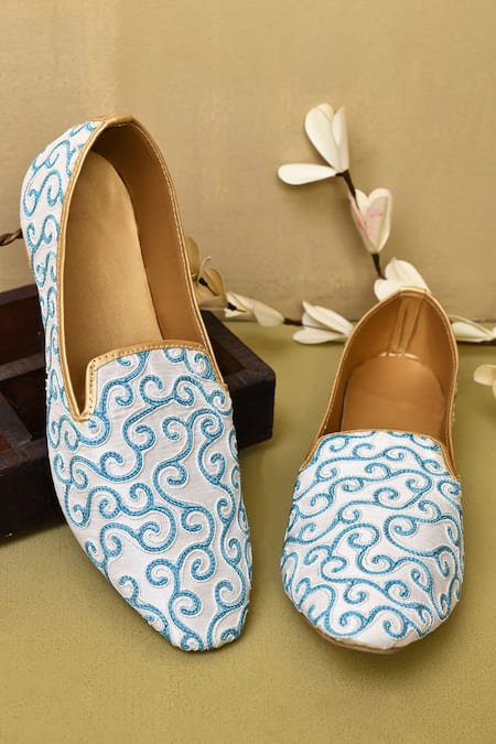 Shop_Arihant Rai Sinha_White Dori Embroidered Juttis _at_Aza_Fashions