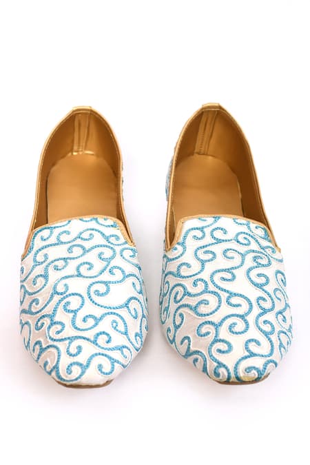 Arihant Rai Sinha_White Dori Embroidered Juttis _Online_at_Aza_Fashions