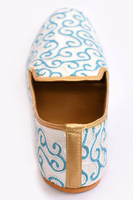 Arihant Rai Sinha_White Dori Embroidered Juttis _at_Aza_Fashions