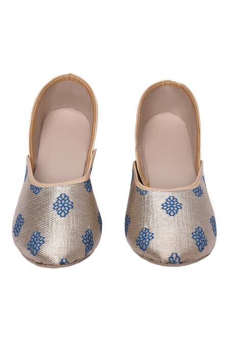 Shop Arihant Rai Sinha Beige Phool Pattern Brocade Juttis Online at Aza Fashions Shop_Arihant Rai Sinha_Beige Phool Pattern Brocade Juttis _Online_at_Aza_Fashions