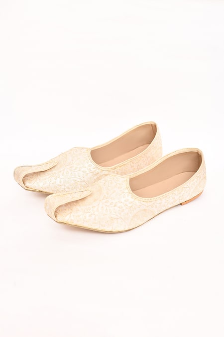 Buy Arihant Rai Sinha Cream Silk Embroidered Floral Vine Juttis Online at Aza Fashions Buy_Arihant Rai Sinha_Cream Silk Embroidered Floral Vine Juttis _Online_at_Aza_Fashions