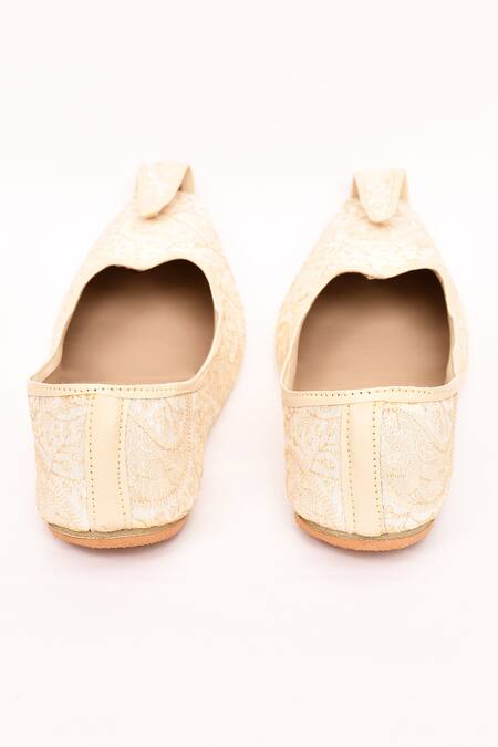 Arihant Rai Sinha Cream Silk Embroidered Floral Vine Juttis at Aza Fashions Arihant Rai Sinha_Cream Silk Embroidered Floral Vine Juttis _at_Aza_Fashions