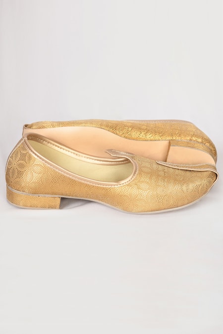 Shop Arihant Rai Sinha Gold Brocade Jutti Online at Aza Fashions Shop_Arihant Rai Sinha_Gold Brocade Jutti _Online_at_Aza_Fashions