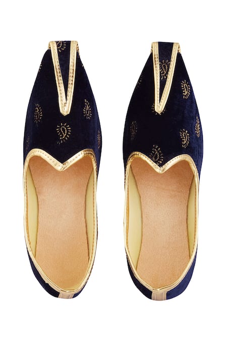 Arihant Rai Sinha Paisley Print Velvet Juttis 