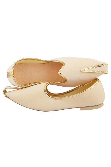 Arihant Rai Sinha Beige Winged Tip Juttis Online at Aza Fashions Arihant Rai Sinha_Beige Winged Tip Juttis_Online_at_Aza_Fashions