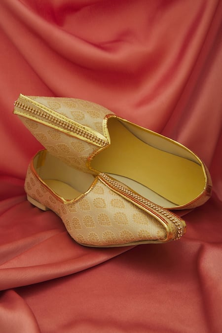 Buy Arihant Rai Sinha Beige Brocade Paisley Woven Juttis Online at Aza Fashions Buy_Arihant Rai Sinha_Beige Brocade Paisley Woven Juttis _Online_at_Aza_Fashions