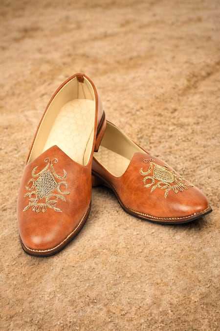 Arihant Rai Sinha Brown Embroidered Mojaris 