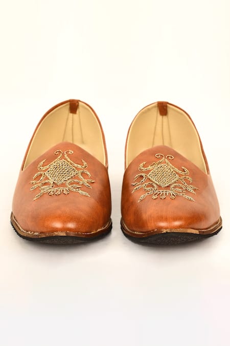 Shop Arihant Rai Sinha Brown Embroidered Mojaris at Aza Fashions Shop_Arihant Rai Sinha_Brown Embroidered Mojaris_at_Aza_Fashions