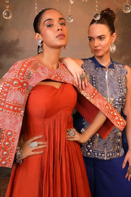 Jigya Japra_Orange Chanderi Embroidery Sweetheart Neck Cinnamon Anarkali And Cape Set _Online_at_Aza_Fashions