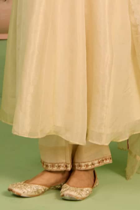 House Of Armuse_Off White Chanderi Zari, Gota Patti Round Neck Zardozi Bela Suit Set _Online_at_Aza_Fashions