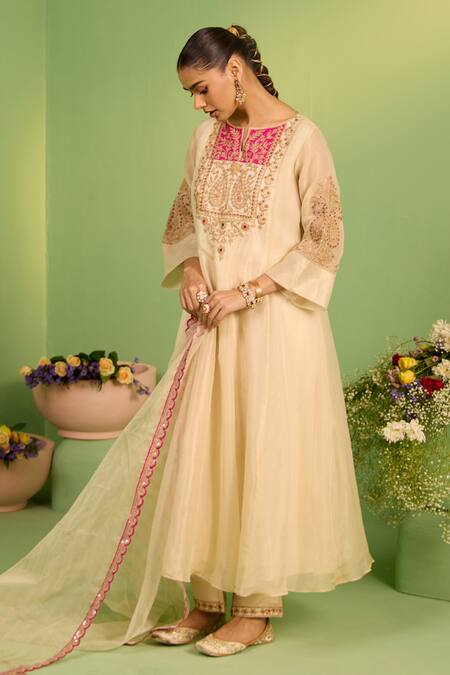 House Of Armuse_Off White Chanderi Zari, Gota Patti Round Neck Zardozi Bela Suit Set _at_Aza_Fashions