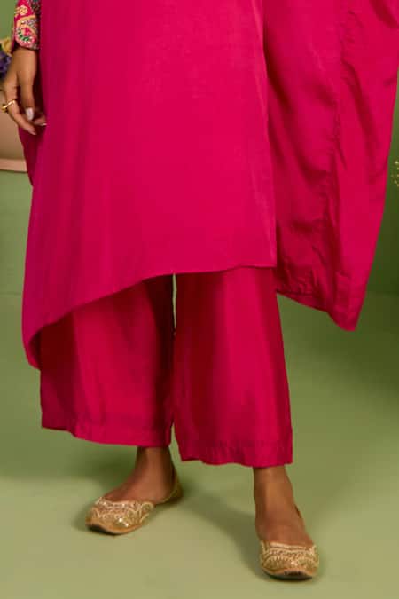 House Of Armuse_Pink Crepe Embroidery, Pearls V-neck Elora Hot Kaftan Set _Online_at_Aza_Fashions