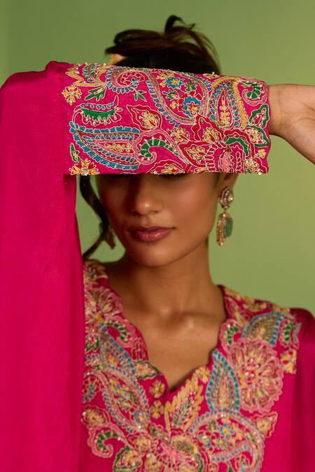 Buy_House Of Armuse_Pink Crepe Embroidery, Pearls V-neck Elora Hot Kaftan Set _Online_at_Aza_Fashions