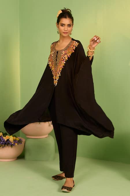Buy_House Of Armuse_Black Crepe Sequins, Beads V-neck Mahala Kaftan Set _Online_at_Aza_Fashions