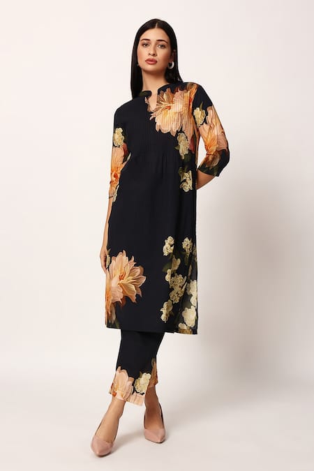 Ruhr India Black Cotton Split V-neck Floral Print Kurta Set 