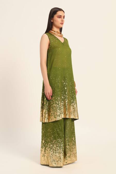Buy_Ruhr India_Green Silk, Chanderi Beads V-neck Dharini Kurta Set _Online_at_Aza_Fashions